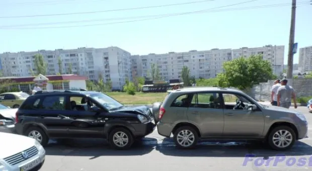 На «дороге жизни» в Севастополе столкнулись три автомобиля
