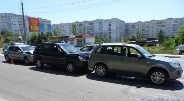 На «дороге жизни» в Севастополе столкнулись три автомобиля