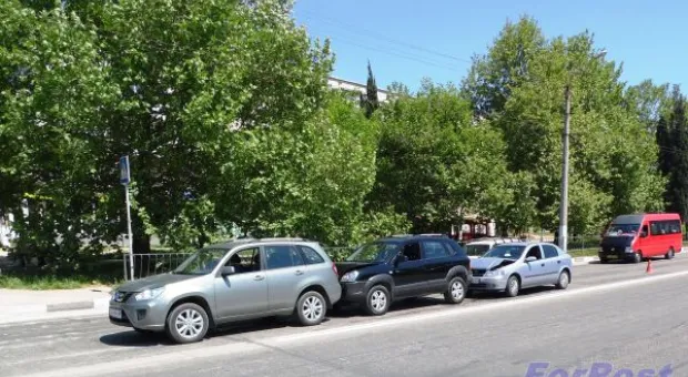 На «дороге жизни» в Севастополе столкнулись три автомобиля