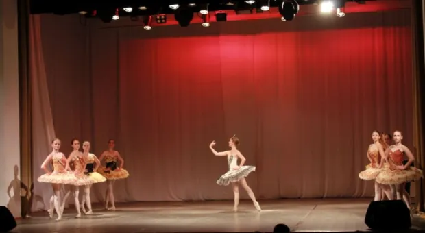 В Севастополе с юбилейным концертом выступил ансамбль «Арабески»