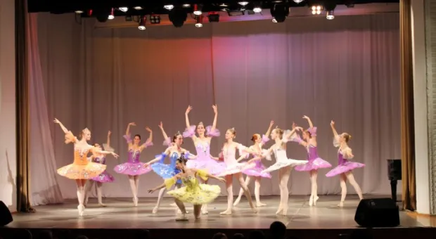 В Севастополе с юбилейным концертом выступил ансамбль «Арабески»