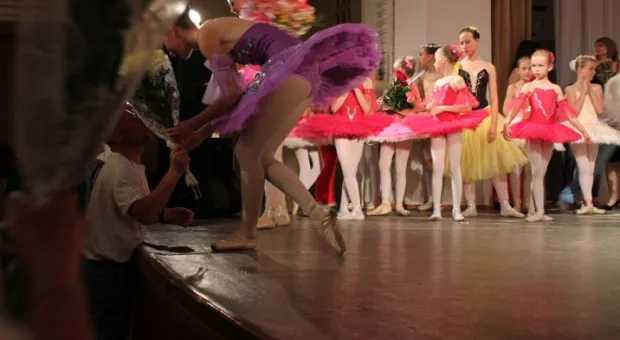 В Севастополе с юбилейным концертом выступил ансамбль «Арабески»