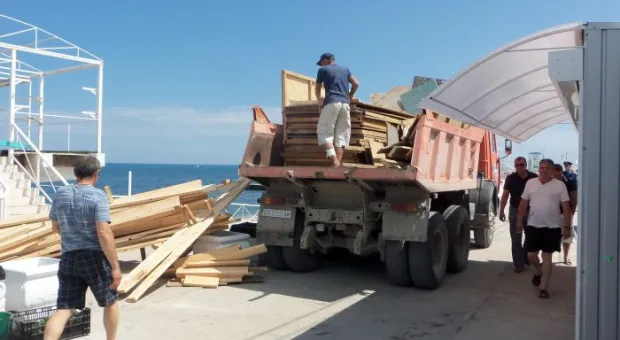 Сход на пляже Парка Победы. Суббота. Сносы продолжились демонтажами. Хроника событий через беспристрастный объектив.