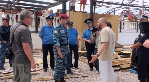 Сход на пляже Парка Победы. Суббота. Сносы продолжились демонтажами. Хроника событий через беспристрастный объектив.