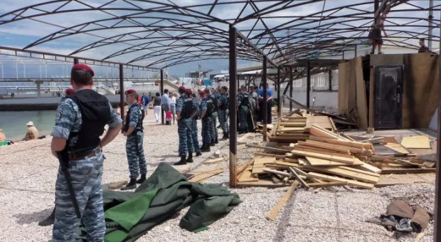 Сход на пляже Парка Победы. Суббота. Сносы продолжились демонтажами. Хроника событий через беспристрастный объектив.