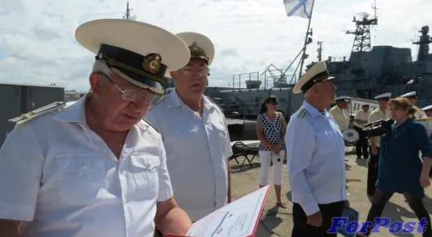 Со всех концов Союза приехали в Севастополь ветераны отметить 60-летие подъёма флага на крейсере «Жданов»
