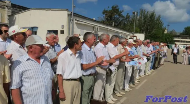 Со всех концов Союза приехали в Севастополь ветераны отметить 60-летие подъёма флага на крейсере «Жданов»