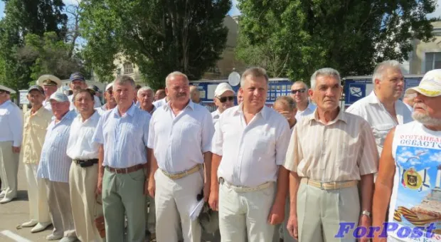 Со всех концов Союза приехали в Севастополь ветераны отметить 60-летие подъёма флага на крейсере «Жданов»