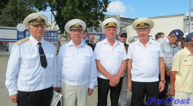 Со всех концов Союза приехали в Севастополь ветераны отметить 60-летие подъёма флага на крейсере «Жданов»