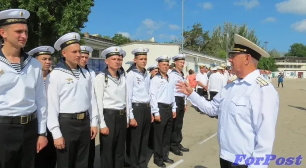 Со всех концов Союза приехали в Севастополь ветераны отметить 60-летие подъёма флага на крейсере «Жданов»