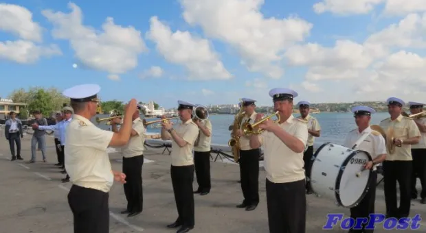 Со всех концов Союза приехали в Севастополь ветераны отметить 60-летие подъёма флага на крейсере «Жданов»