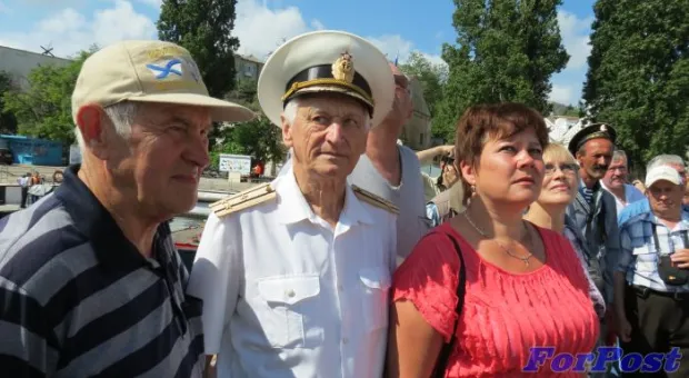 Со всех концов Союза приехали в Севастополь ветераны отметить 60-летие подъёма флага на крейсере «Жданов»