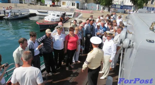 Со всех концов Союза приехали в Севастополь ветераны отметить 60-летие подъёма флага на крейсере «Жданов»
