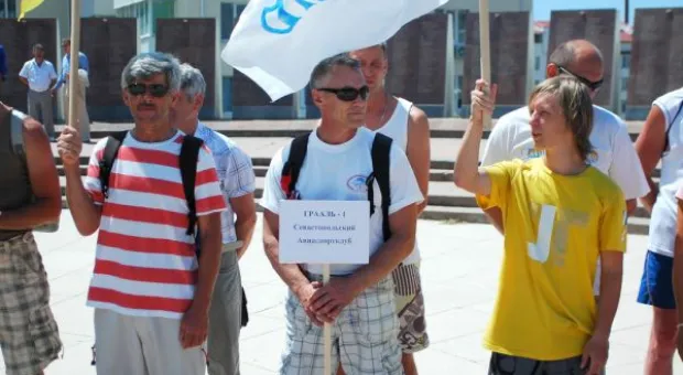 Три дня в небе Севастополя будут раскрываться цветные купола