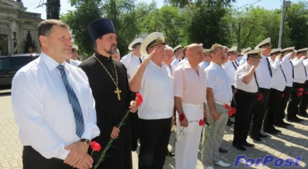 Черноморцам вручены награды от Санкт-Петербургского Морского собрания Черноморцам вручены награды от Санкт-Петербургского Морского собрания