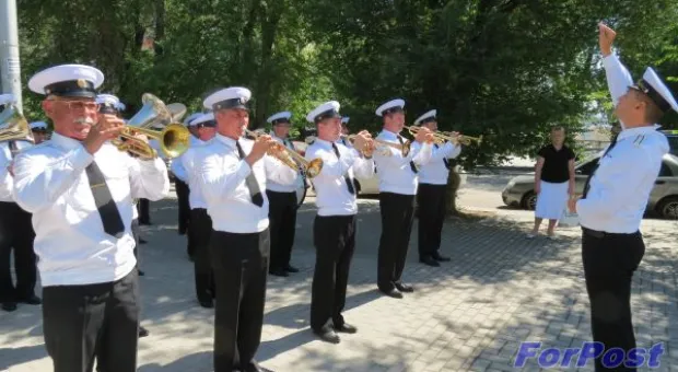 Черноморцам вручены награды от Санкт-Петербургского Морского собрания Черноморцам вручены награды от Санкт-Петербургского Морского собрания