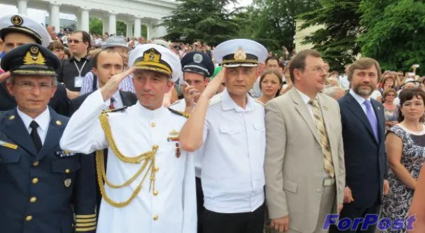 50 тысяч горожан пришли полюбоваться на марш-парад военных оркестров