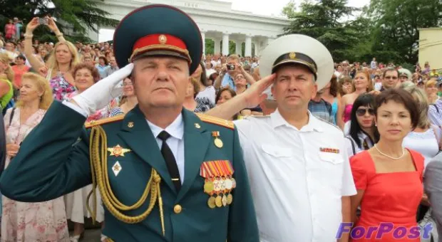 50 тысяч горожан пришли полюбоваться на марш-парад военных оркестров