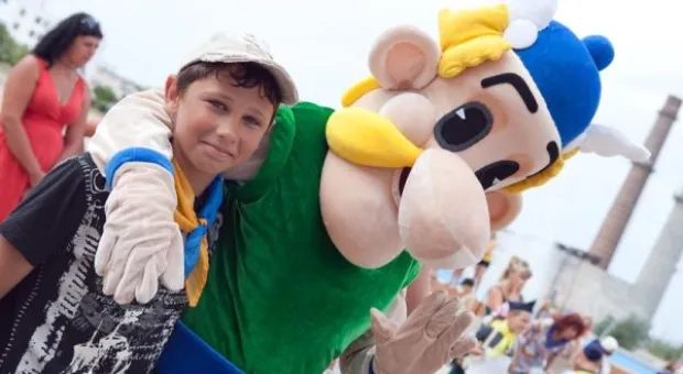 В УКИЦ рисовали любимый город и салютовали 230-ю воздушными шарами