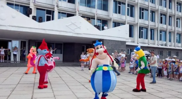 В УКИЦ рисовали любимый город и салютовали 230-ю воздушными шарами