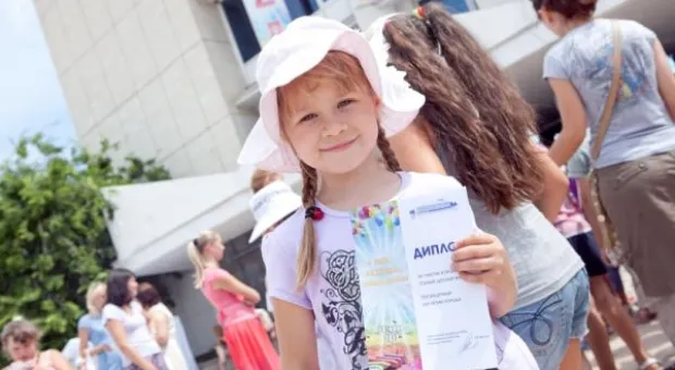 В УКИЦ рисовали любимый город и салютовали 230-ю воздушными шарами