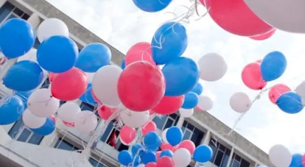 В УКИЦ рисовали любимый город и салютовали 230-ю воздушными шарами