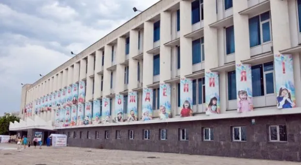 В УКИЦ рисовали любимый город и салютовали 230-ю воздушными шарами