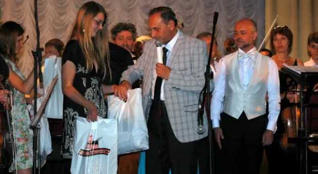 2-й день фестиваля "Севастопольский бастион". Провожая в дальний поход крейсер «Москва», участники не смогли сдержать эмоций