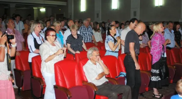 2-й день фестиваля "Севастопольский бастион". Провожая в дальний поход крейсер «Москва», участники не смогли сдержать эмоций