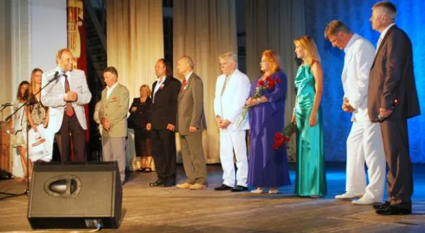 2-й день фестиваля "Севастопольский бастион". Провожая в дальний поход крейсер «Москва», участники не смогли сдержать эмоций