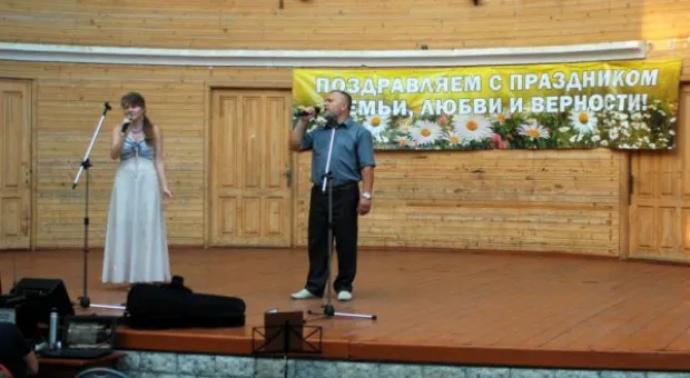 На летней эстраде Приморского бульвара прошел праздничный концерт, посвященный «Дню семьи, любви и верности»