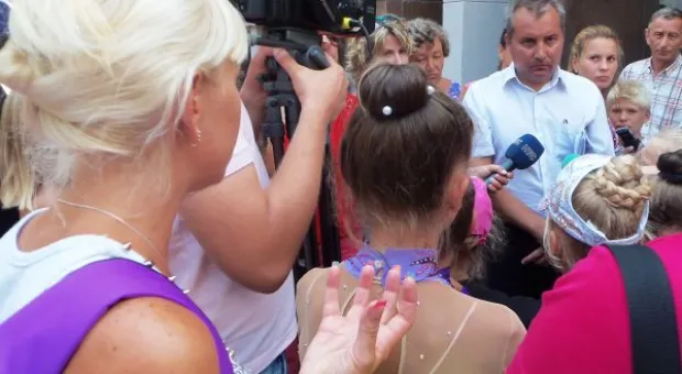 Юные спортсмены и тренеры ДЮСШ "Парус" пришли отвоевывать свой зал под стены администрации Севастополя