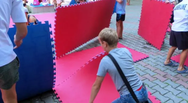 Юные спортсмены и тренеры ДЮСШ "Парус" пришли отвоевывать свой зал под стены администрации Севастополя