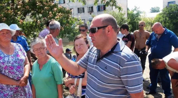 Стрелецкий бунт. Вчера предписание о сносе забора скандальной стройплощадки на Гавена вместо застройщика «выполнили» казаки и местные жители