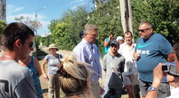 Стрелецкий бунт. Вчера предписание о сносе забора скандальной стройплощадки на Гавена вместо застройщика «выполнили» казаки и местные жители