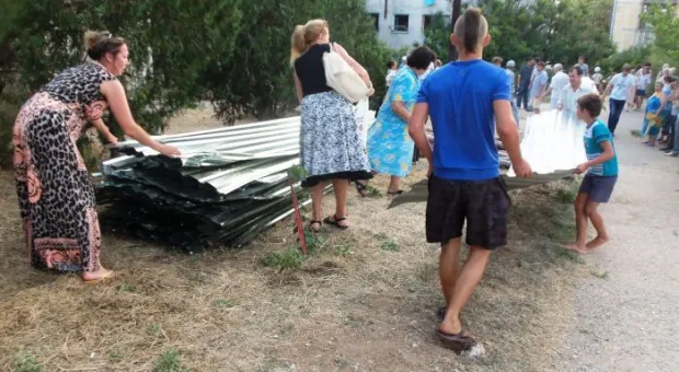 Стрелецкий бунт. Вчера предписание о сносе забора скандальной стройплощадки на Гавена вместо застройщика «выполнили» казаки и местные жители