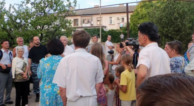 Стрелецкий бунт. Вчера предписание о сносе забора скандальной стройплощадки на Гавена вместо застройщика «выполнили» казаки и местные жители