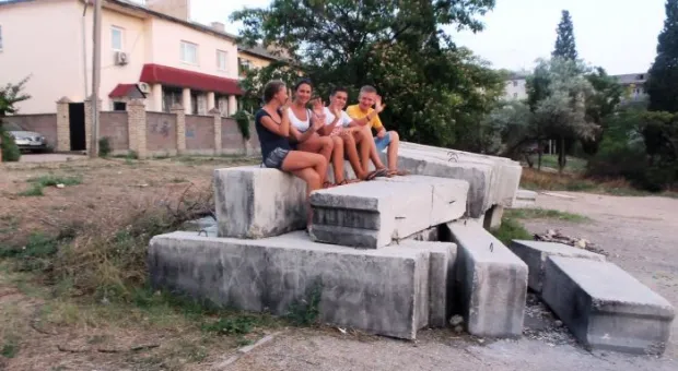 Стрелецкий бунт. Вчера предписание о сносе забора скандальной стройплощадки на Гавена вместо застройщика «выполнили» казаки и местные жители