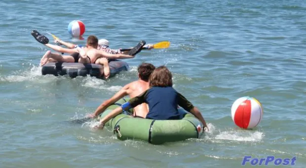 В Севастополе прошел IX открытый чемпионат по гонкам на матрасах