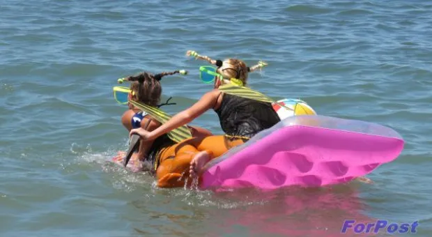 В Севастополе прошел IX открытый чемпионат по гонкам на матрасах