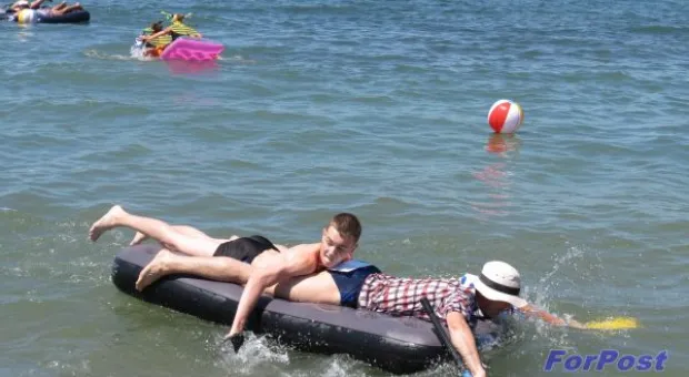 В Севастополе прошел IX открытый чемпионат по гонкам на матрасах