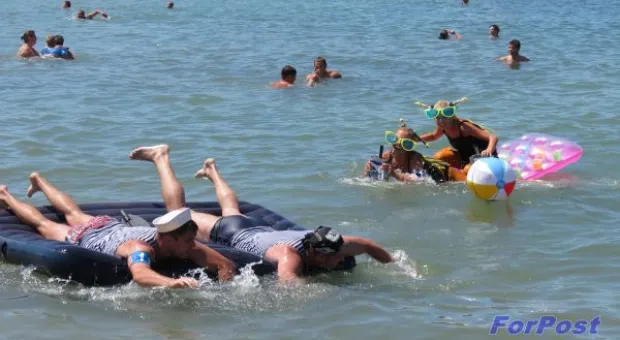 В Севастополе прошел IX открытый чемпионат по гонкам на матрасах