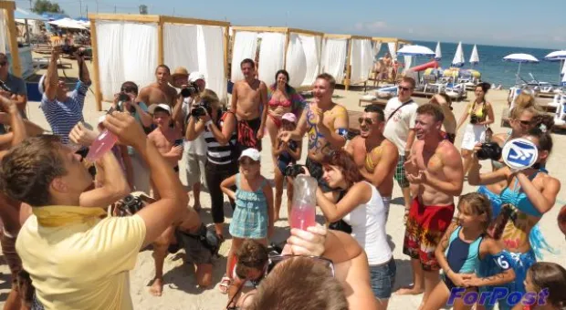 В Севастополе прошел IX открытый чемпионат по гонкам на матрасах