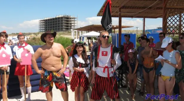 В Севастополе прошел IX открытый чемпионат по гонкам на матрасах