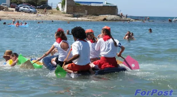 В Севастополе прошел IX открытый чемпионат по гонкам на матрасах