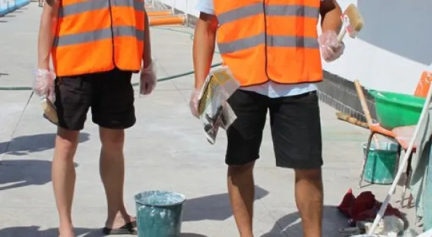 На водно-оздоровительном комплексе им. 200-летия Севастополя прошел субботник с участием условно осужденных