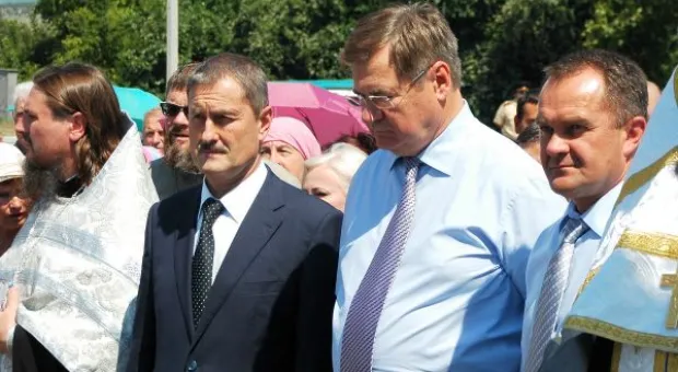 На Ялтинской дорожной развязке торжественно открыт и освящён Поклонный крест