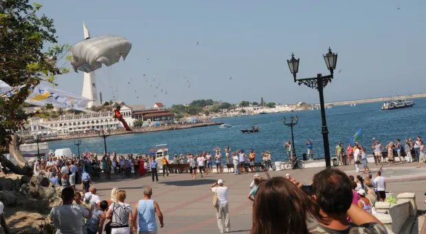 День ВДВ в Севастополе отметили прыжками с парашютом
