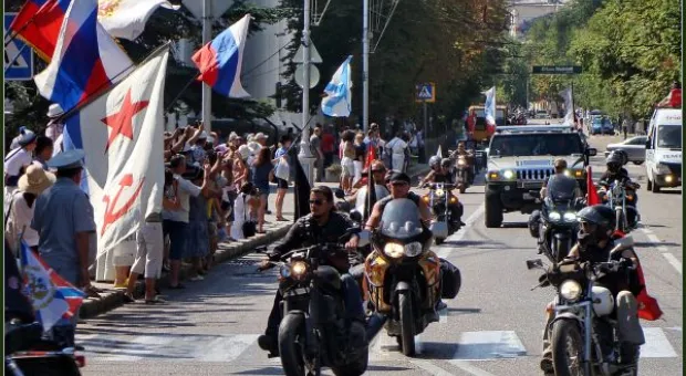 Русских мотоциклистов из Севастополя торжественно проводили в Волгоград. Как это было