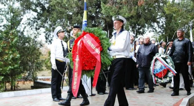 В Севастополе память героев Крымской войны почтили на Братском кладбище